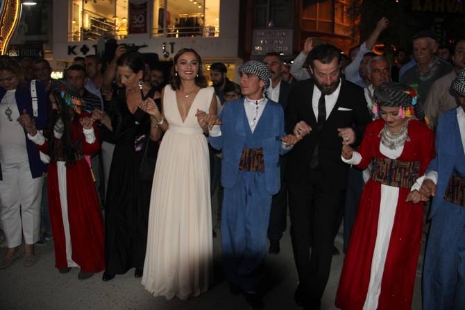 Hakkari’de halaylı gala 1