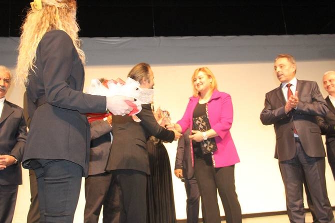 Hakkari’de halaylı gala 16