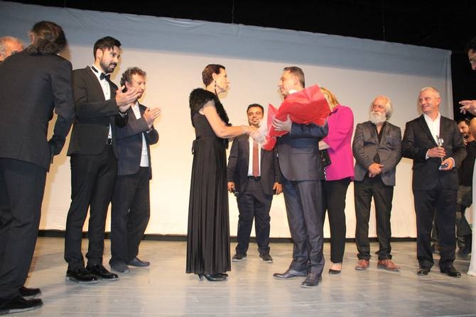 Hakkari’de halaylı gala 17