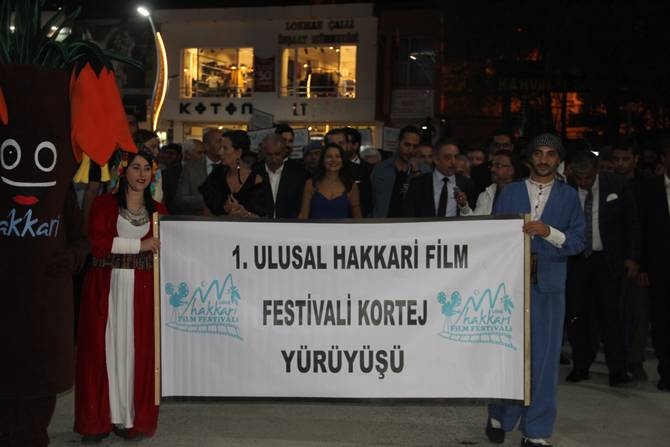 Hakkari’de halaylı gala 2