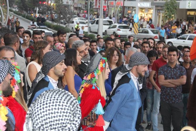 Hakkari’de halaylı gala 21