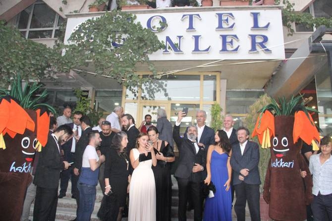 Hakkari’de halaylı gala 28