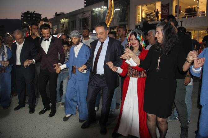 Hakkari’de halaylı gala 33