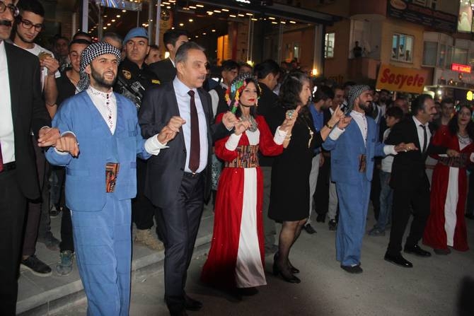 Hakkari’de halaylı gala 34