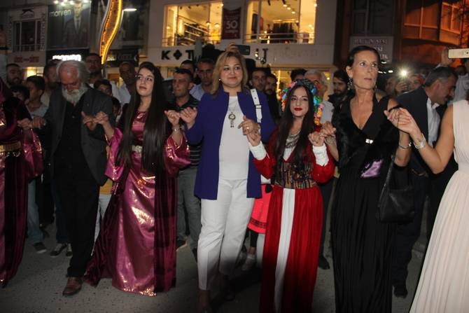 Hakkari’de halaylı gala 35