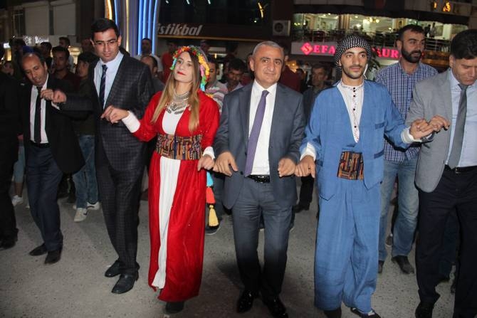 Hakkari’de halaylı gala 36
