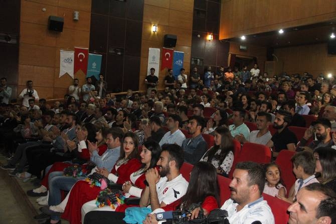 Hakkari’de halaylı gala 39