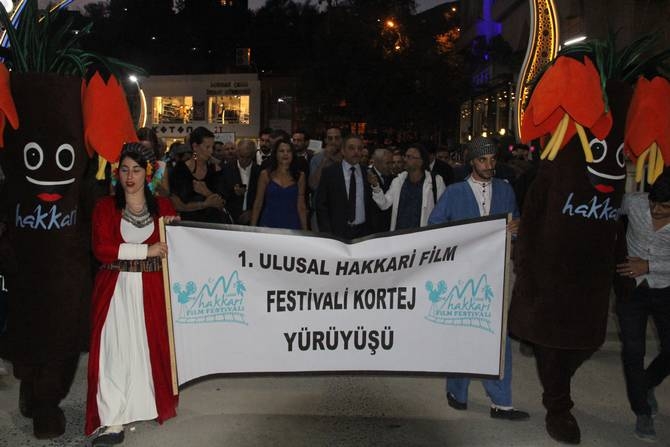 Hakkari’de halaylı gala 4