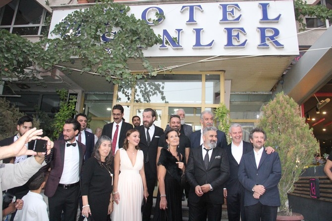 Hakkari’de halaylı gala 40