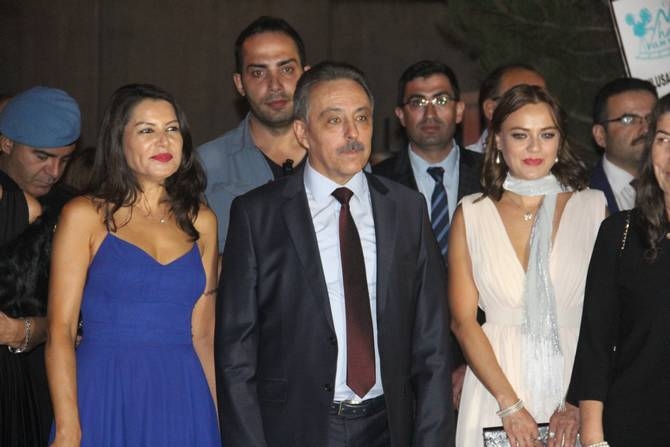 Hakkari’de halaylı gala 6