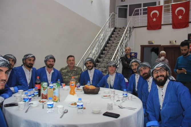 Vali Toprak’a halaylı veda gecesi! 2