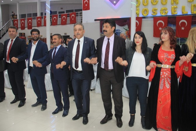 Vali Toprak’a halaylı veda gecesi! 42