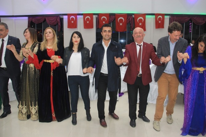 Vali Toprak’a halaylı veda gecesi! 44