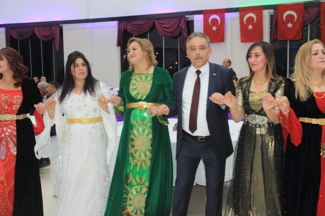 Vali Toprak’a halaylı veda gecesi! 46