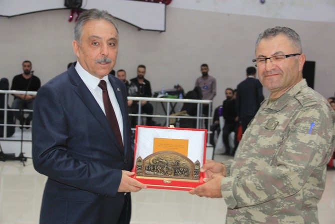 Vali Toprak’a halaylı veda gecesi! 48