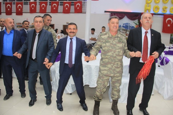Vali Toprak’a halaylı veda gecesi! 50