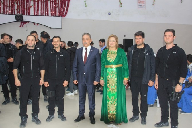 Vali Toprak’a halaylı veda gecesi! 77
