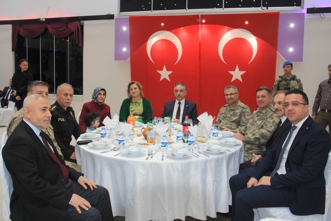 Vali Toprak’a halaylı veda gecesi! 9