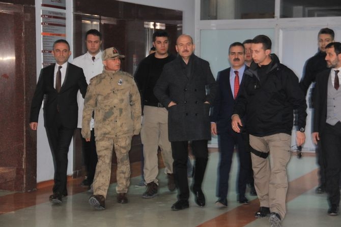 Bakan Soylu, Hakkari’de yaralı askerleri ziyaret etti 10