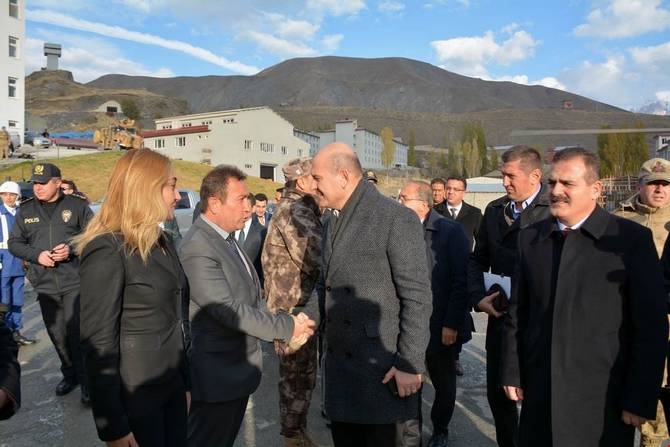 Bakan Soylu, Hakkari’de yaralı askerleri ziyaret etti 13