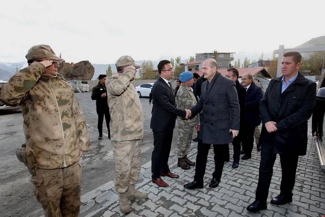 Bakan Soylu, Hakkari’de yaralı askerleri ziyaret etti 14