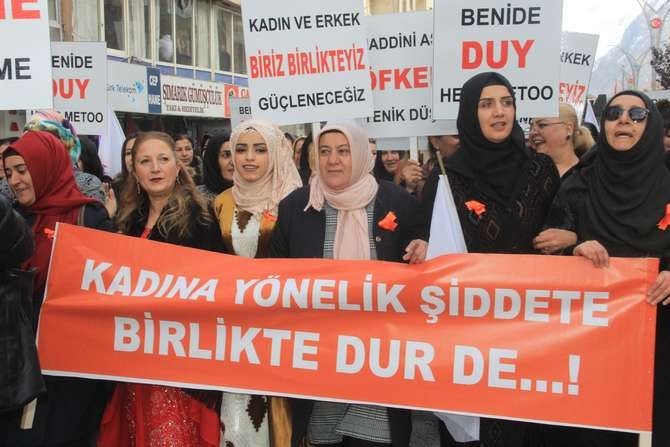 Ak kadınlar yürüyüş düzenledi 11