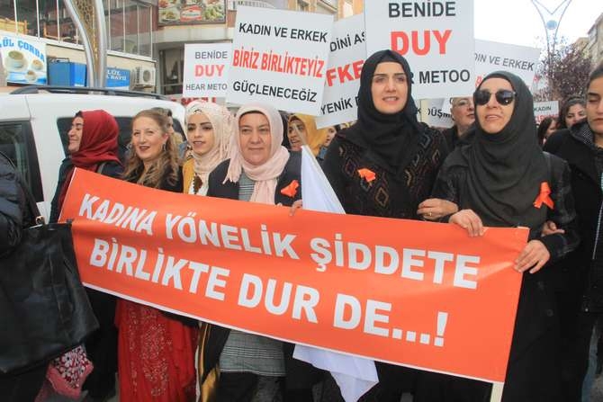 Ak kadınlar yürüyüş düzenledi 17