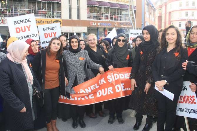 Ak kadınlar yürüyüş düzenledi 19