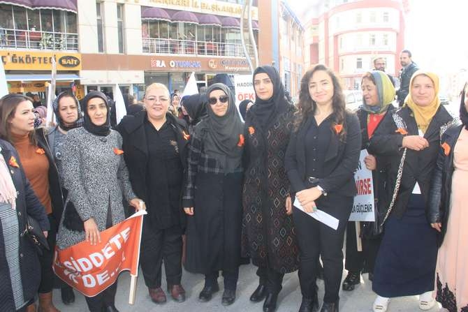 Ak kadınlar yürüyüş düzenledi 20
