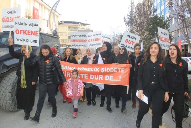 Ak kadınlar yürüyüş düzenledi 21