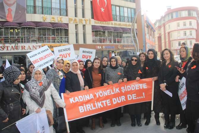 Ak kadınlar yürüyüş düzenledi 22