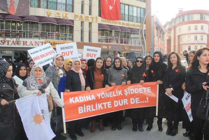 Ak kadınlar yürüyüş düzenledi 23