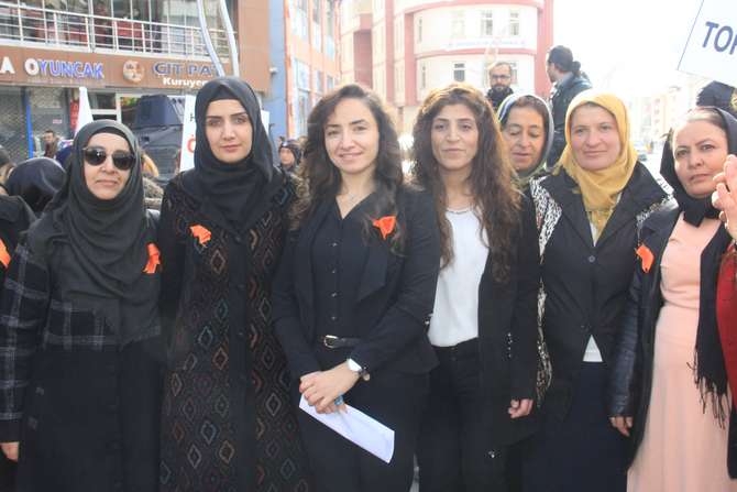 Ak kadınlar yürüyüş düzenledi 3