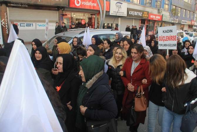 Ak kadınlar yürüyüş düzenledi 6