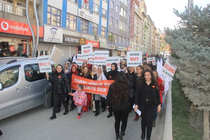 Ak kadınlar yürüyüş düzenledi 7