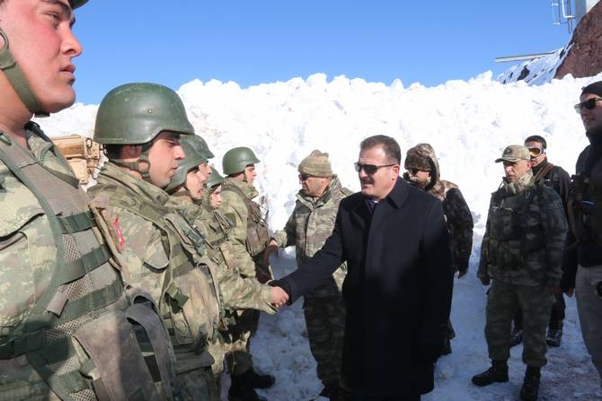 Vali Akbıyık, Balkayalar zirvesinde 10