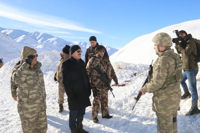 Vali Akbıyık, Balkayalar zirvesinde 14