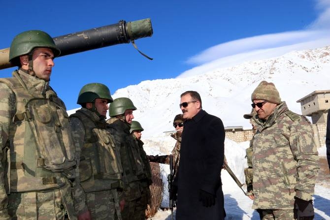 Vali Akbıyık, Balkayalar zirvesinde 17