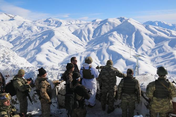Vali Akbıyık, Balkayalar zirvesinde 7