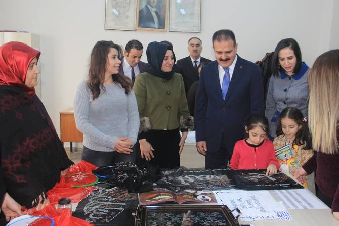 Vali Akbıyık, halk eğitim kurslarını ziyaret etti 21