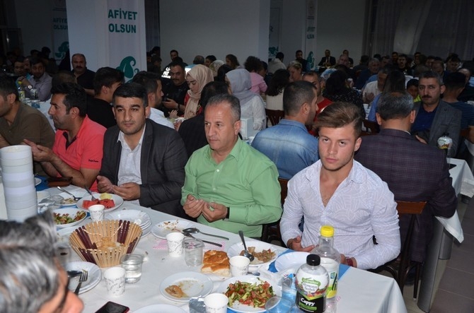 Vali Akbıyık sağlık çalışanları ile iftar açtı 10