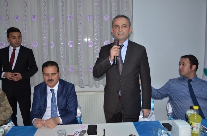 Vali Akbıyık sağlık çalışanları ile iftar açtı 5
