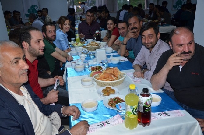 Vali Akbıyık sağlık çalışanları ile iftar açtı 9