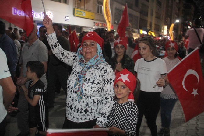 Hakkari'de Milli Birlik ve Demokrasi yürüyüşü 10