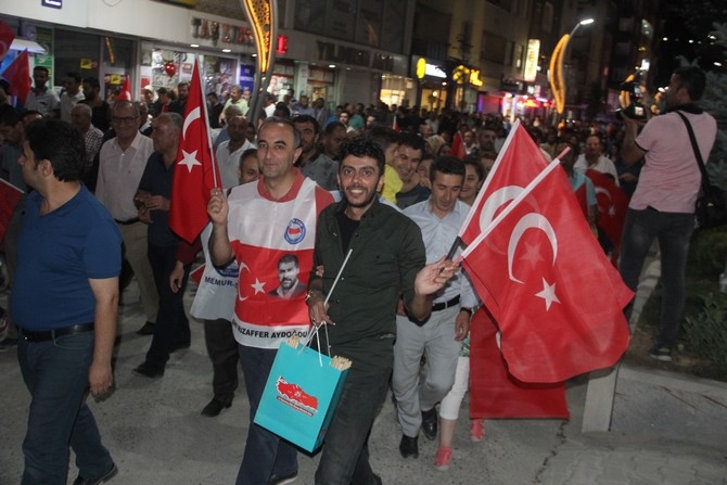 Hakkari'de Milli Birlik ve Demokrasi yürüyüşü 13