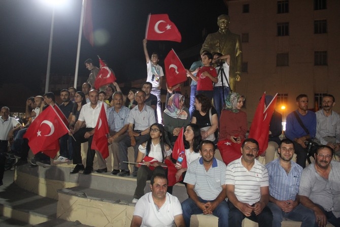 Hakkari'de Milli Birlik ve Demokrasi yürüyüşü 27