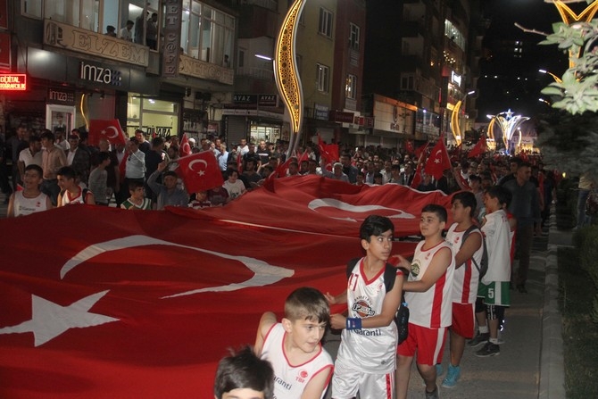 Hakkari'de Milli Birlik ve Demokrasi yürüyüşü 3