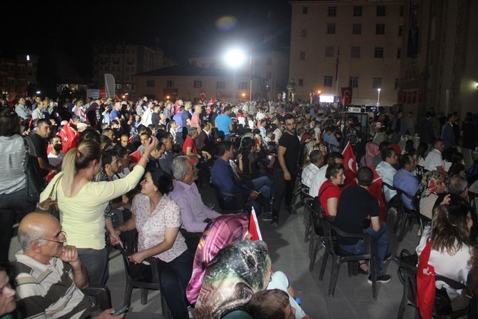 Hakkari'de Milli Birlik ve Demokrasi yürüyüşü 37