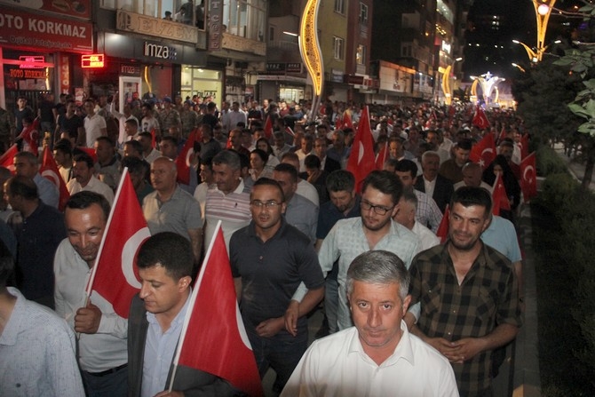 Hakkari'de Milli Birlik ve Demokrasi yürüyüşü 6