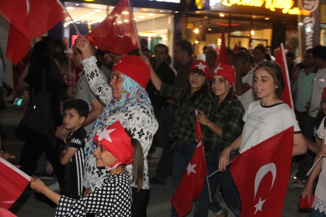 Hakkari'de Milli Birlik ve Demokrasi yürüyüşü 8